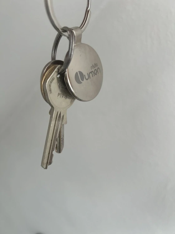 Kľúčenka s Levom XIV. a logom Rádia LUMEN